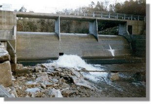 Minicentral do río Barbantiño. Queimou o río que non volveu a ser río.