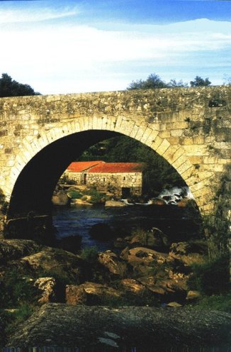 Fotografía do libro Galicia un soño. Río Tambre.