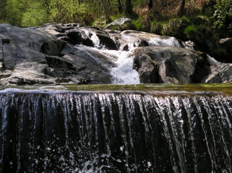 Parecido o río Soldón. Río Cerves en Melón Ourense. Fotografía do autor da web.